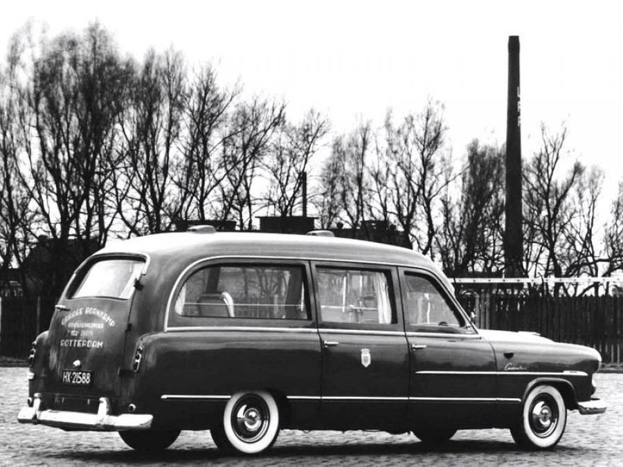  Ford Customline Ambulance by Visser 1952 года  (фото 2 из 2)
